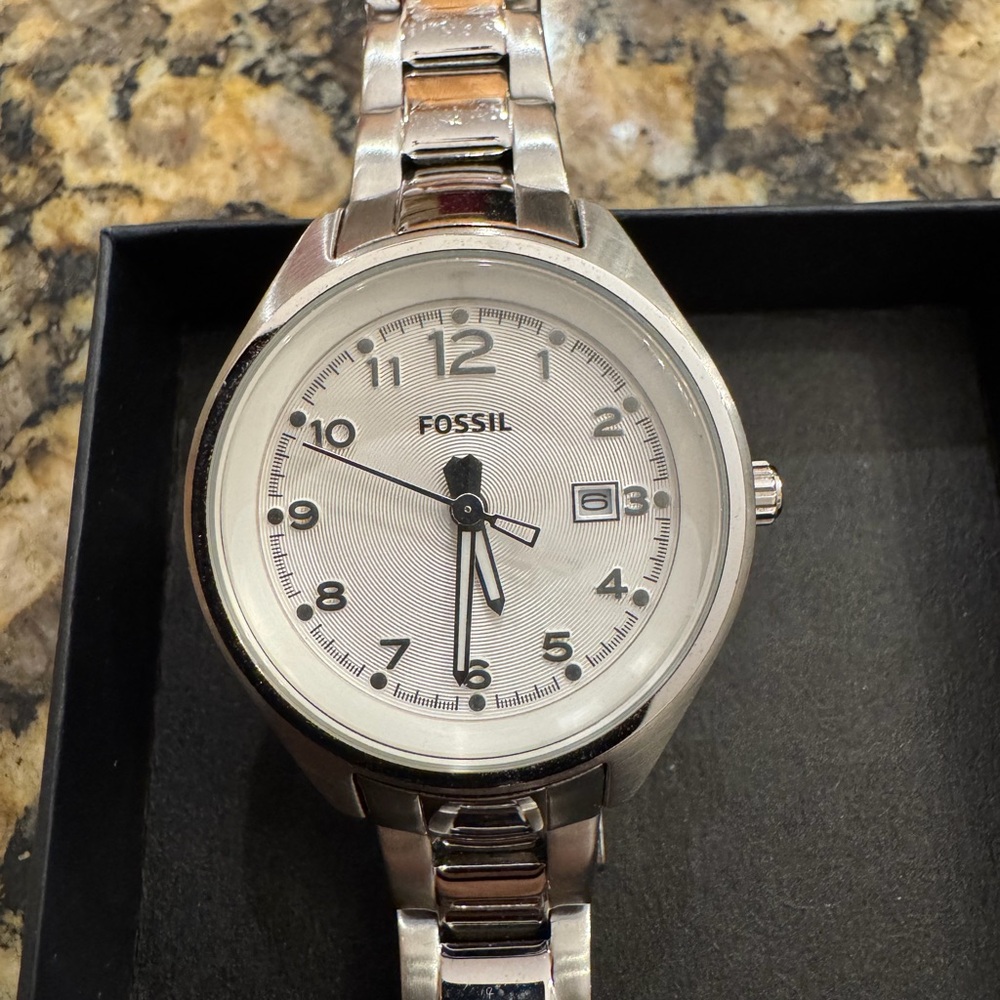 Fossil Stainless Steel Watch with White Face Has Brand New Battery Fits Smaller